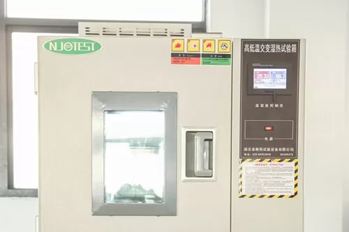 High and low temperature test chamber